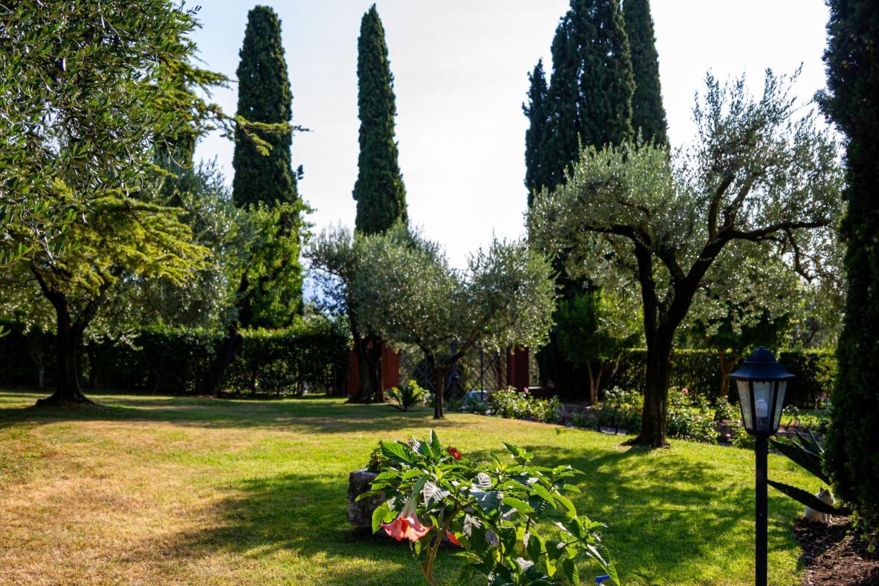 Villa Paradiso Apartment Sirmione Exterior photo