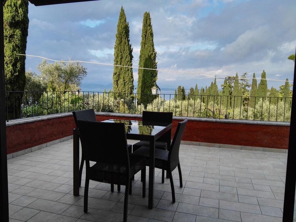 Villa Paradiso Apartment Sirmione Exterior photo